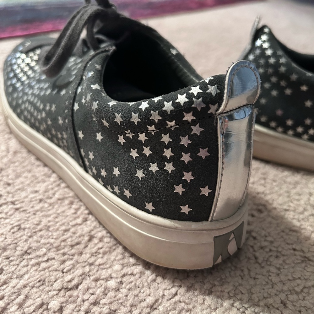 Adorable Grey/Silver Star Patterned Designer Snea… - image 4